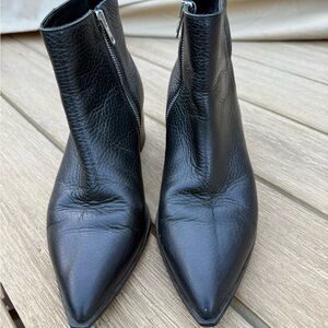 Everlane Black Textured Leather Ankle Boots. The Boss Boots. Sz 7.5